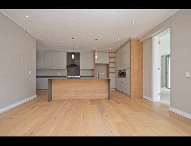 5 BEDROOM HOUSE SOLD IN CONSTANTIA